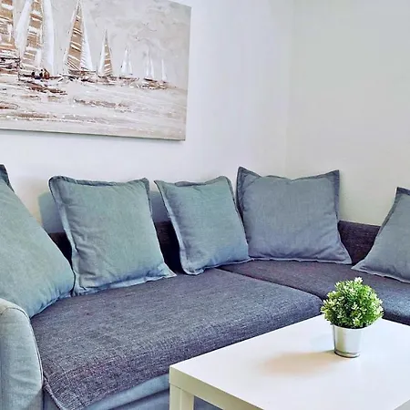 - Maslenik -appartement 65 M2 Et Piscine * Pakostane