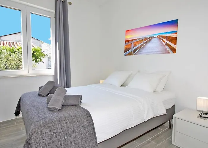 - Maslenik -appartement 65 M2 Et Piscine Appartement *
