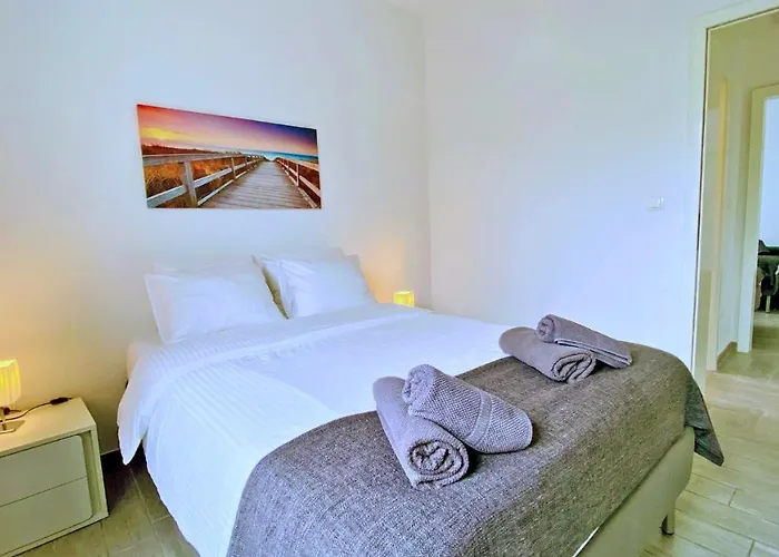 - Maslenik -appartement 65 M2 Et Piscine * Pakoštane