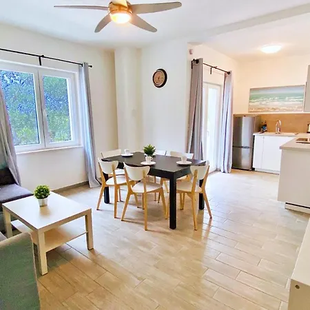 - Maslenik -appartement 65 M2 Et Piscine *