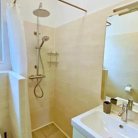 Διαμέρισμα - Maslenik -appartement 65 M2 Et Piscine Pakoštane