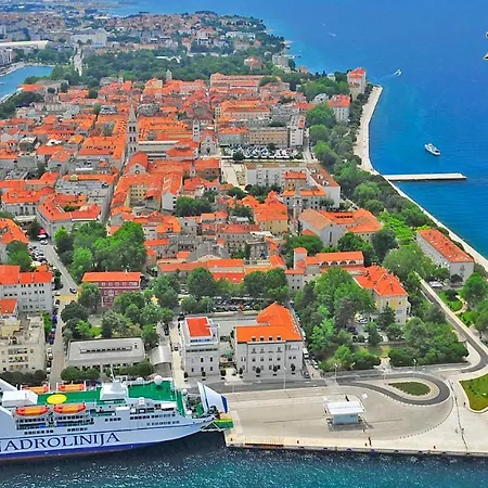 - Maslenik -appartement 65 M2 Et Piscine * Pakoštane