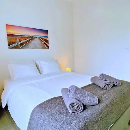 - Maslenik -appartement 65 M2 Et Piscine * Pakoštane