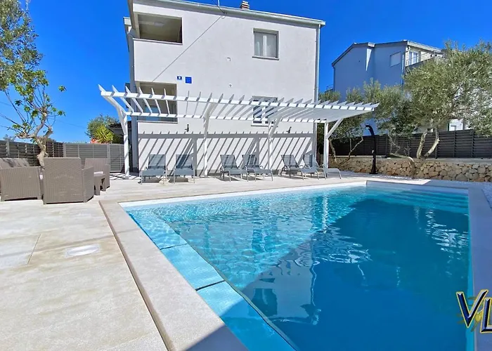 - Maslenik -appartement 65 M2 Et Piscine Pakostane